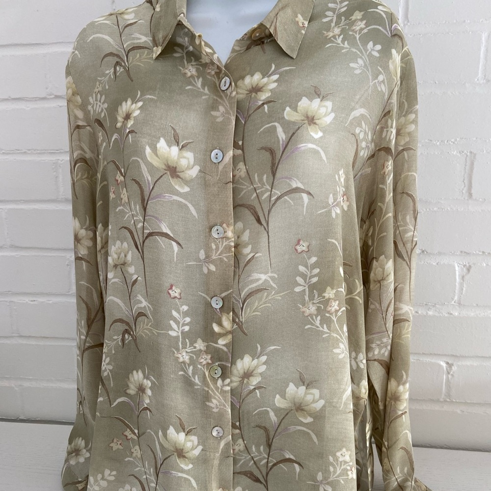 Womens Classic Silk Old Style Floral Beige/Sage Blouse Size PM